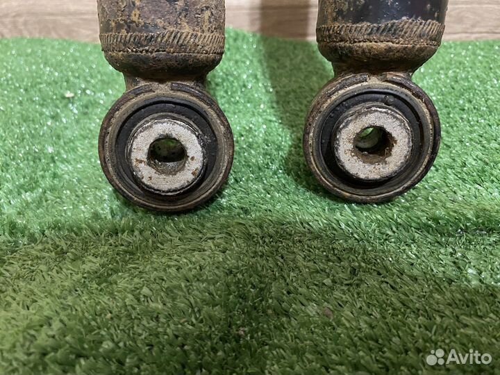 Амортизатор задний Skoda Octavia A7