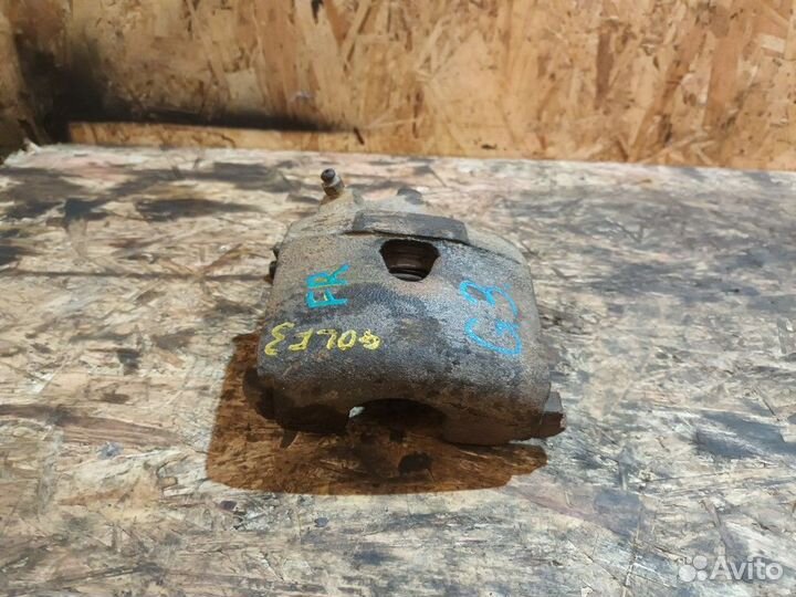 Суппорт тормозной передний правый Volkswagen Golf