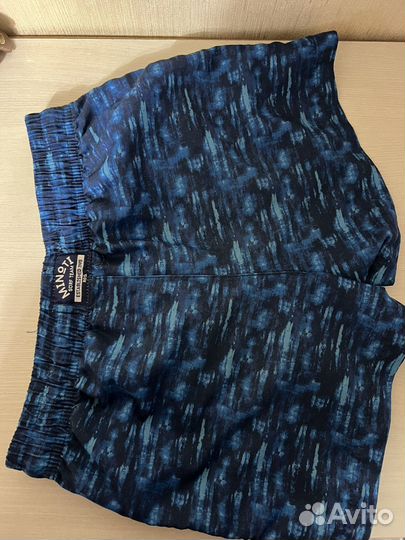 Шорты для купания и шапочка для бассейна