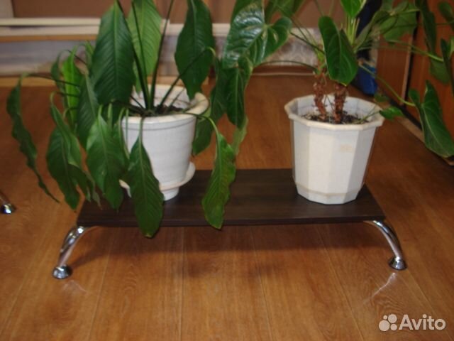 Подставка для цветов напольная на ножках