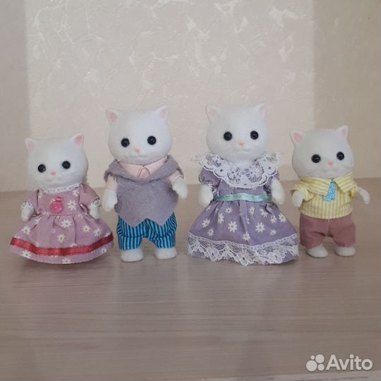 Семья персидских котов и ёжиков Sylvanian Families