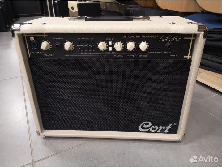 Комбоусилитель для акустики Cort AF30-EU 30W