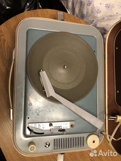 Проигрыватель винила Молодежный СССР
