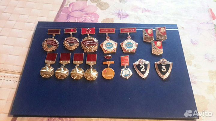 Значки СССР и России