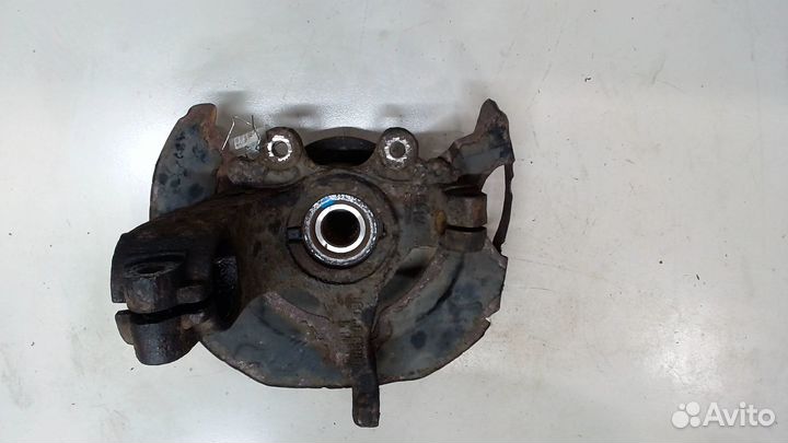 Ступица (кулак, цапфа) левая передняя Mazda 3 (BK)