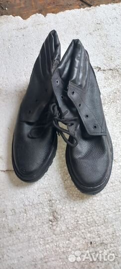 Продам рабочие ботинки