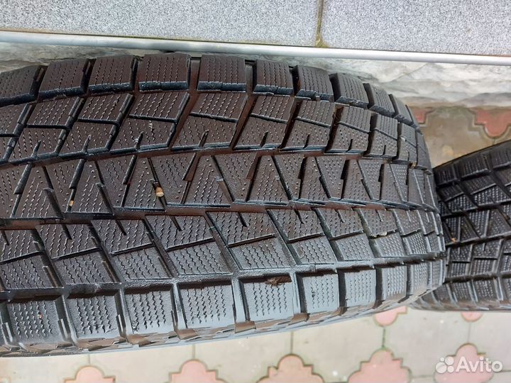 Bridgestone Blizzak DM-V1 275/65 R17