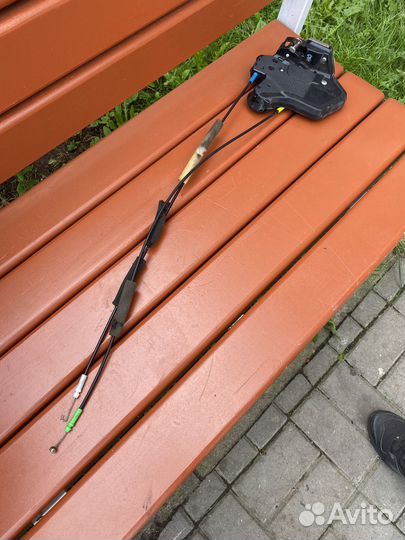 Замок двери зад пр тойота авенсис т250