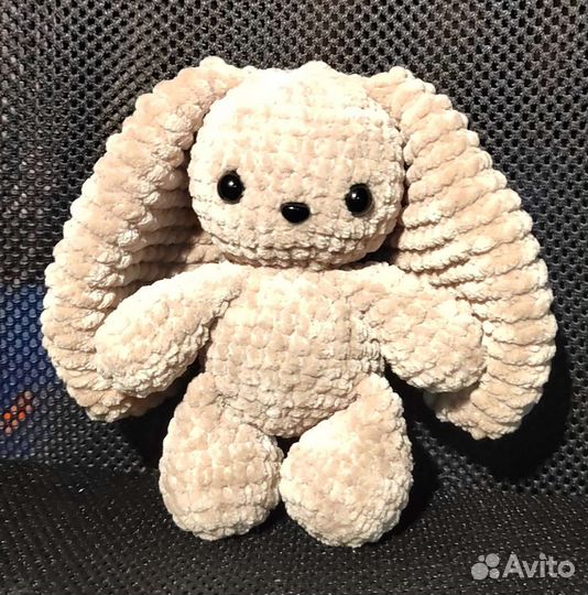 Вязаные игрушки Зайка