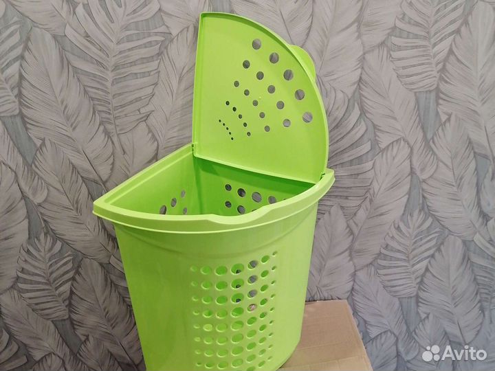 Корзина для белья угловая Новая