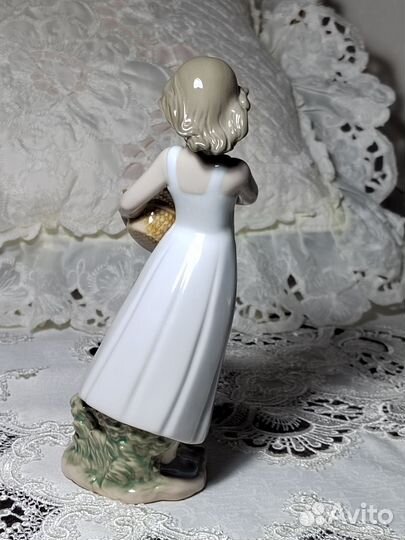 Статуэтка фарфор, Испания