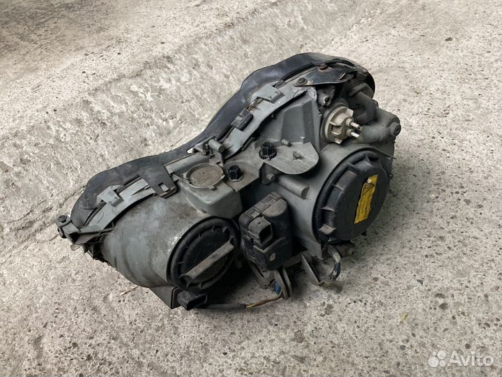 Передняя правая фара Mercedes w208