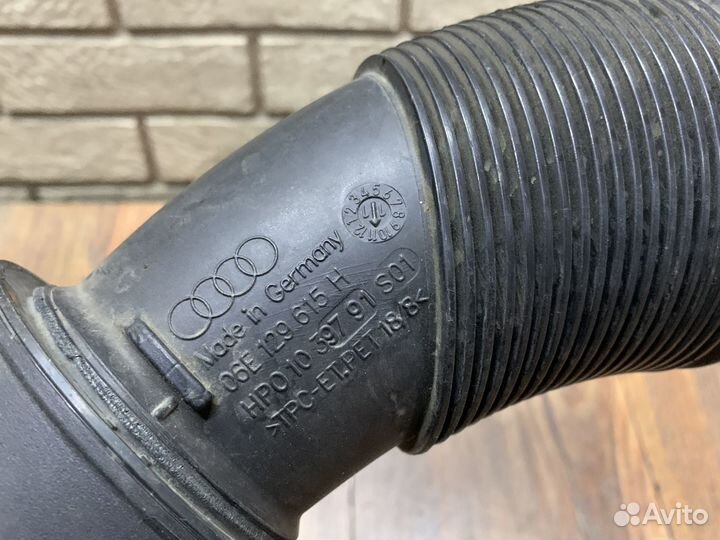 Audi A7 (4G8) Патрубок воздушного фильтра 3л cgwb