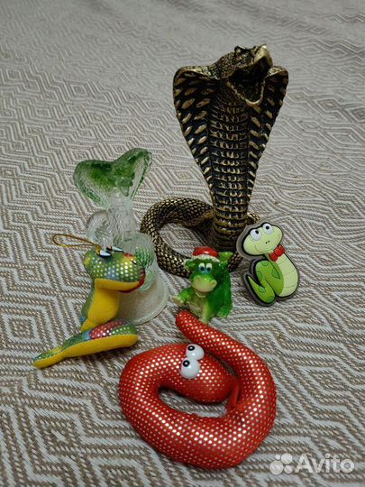 Статуэтки змеи