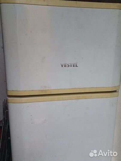 Холодильник двухкамерный Vestel