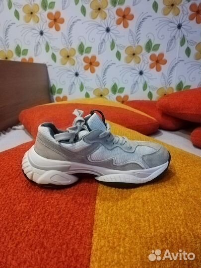 Кроссовки женские 39 размер