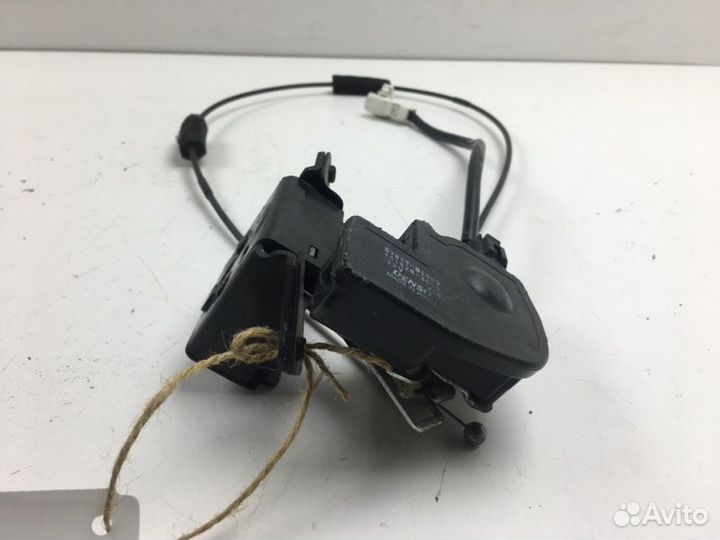 Замок багажника Toyota Scion NCP61L 1nzfe 2005