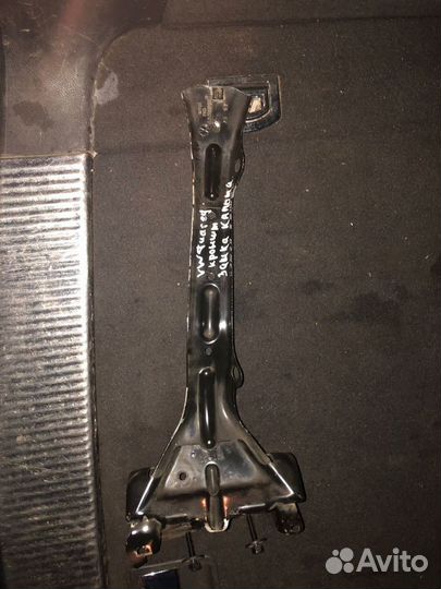 Кронштейн замка капота VW touareg