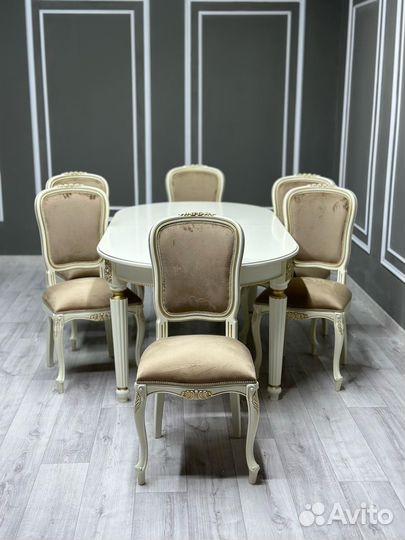 Кухонный стол и стулья