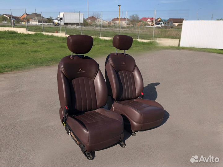 Комплект передних сидений Infinity FX35