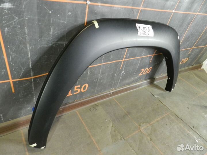 Накладка крыла заднего правого - Toyota Hilux 8