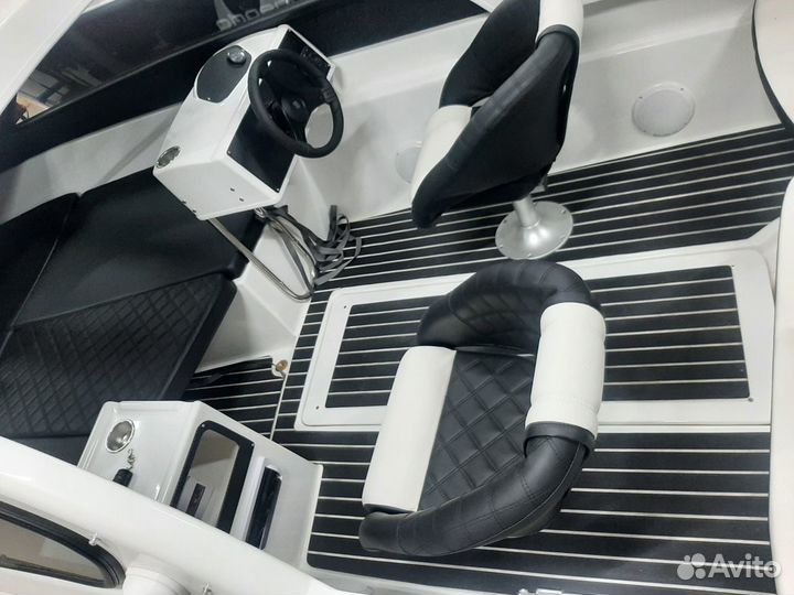 Катер Phoenix 530 HT