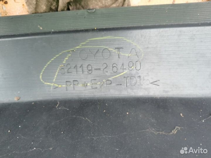 Бампер передний Toyota Hiace