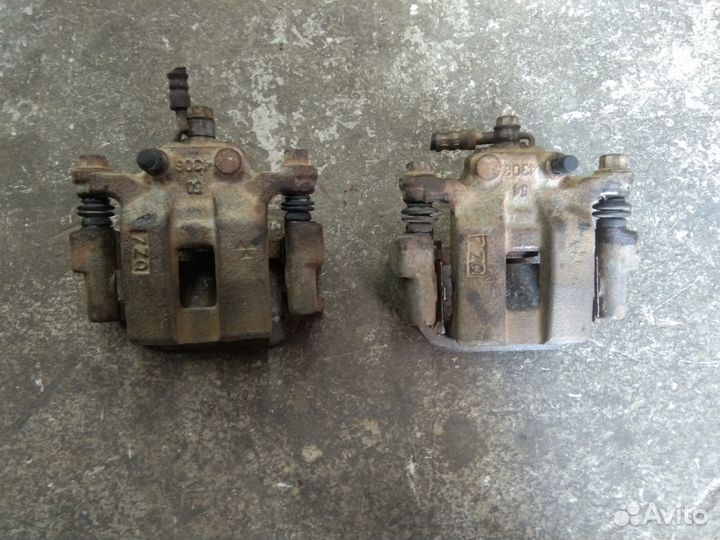 Суппорт тормозной задний Инфинити M35