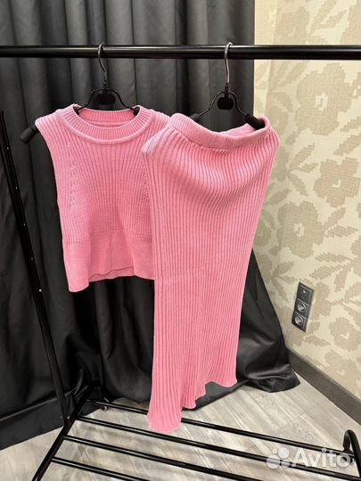 Костюмы женские