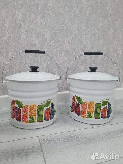 Эмалированное ведро с крышкой