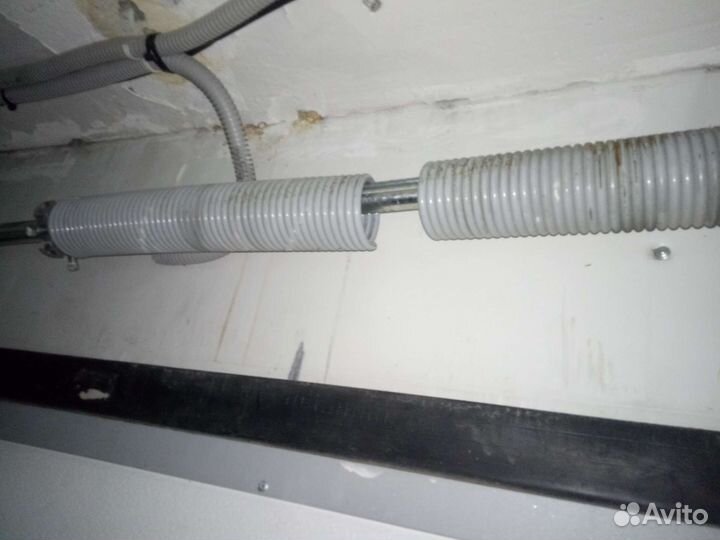 Ремонт секционных ворот и шлагбаума