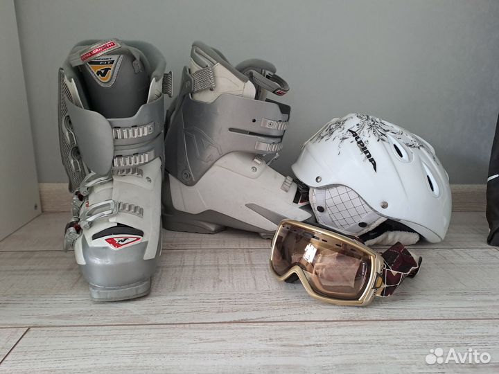 Горные лыжи Dynastar, палки, ботинки, шлем, очки