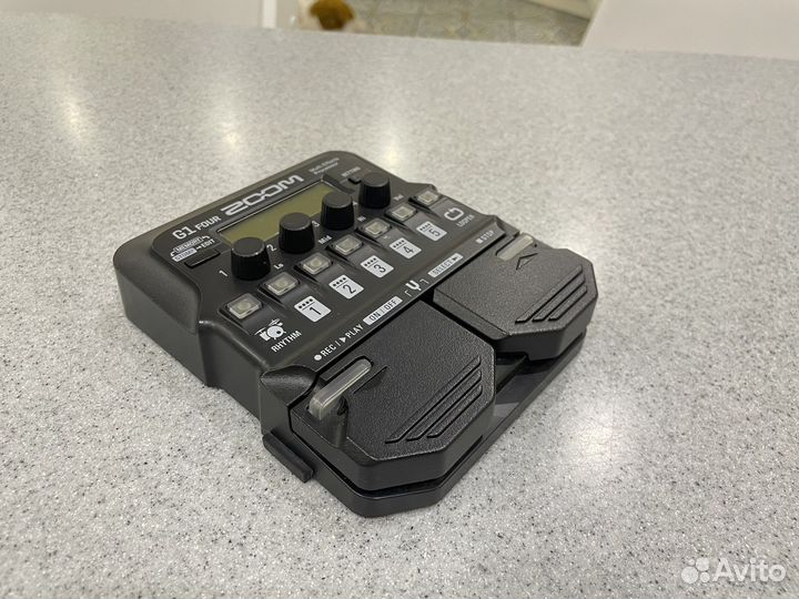Гитарный процессор zoom G1 Four