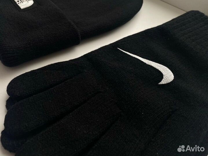 Комплект 3В1 Шапка TNF и перчатки nike