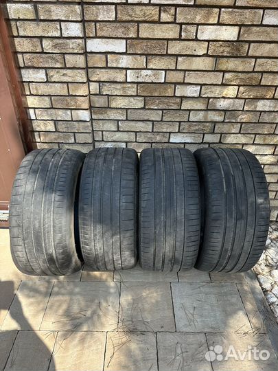 Pirelli P Zero 295/35 R21 и 315/35 R21 111Y