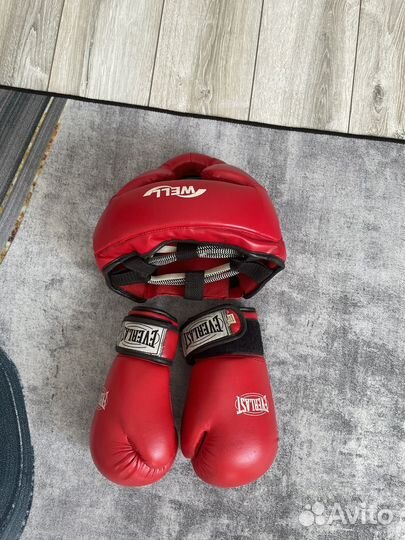 Боксерские перчатки и шлем детские