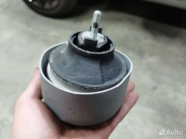 Подушка двигателя правая vaico V10-1212