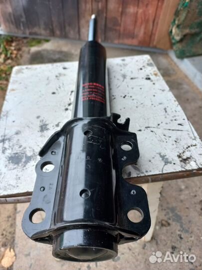 Аморьизаторы передние Мерседес Спртнтер