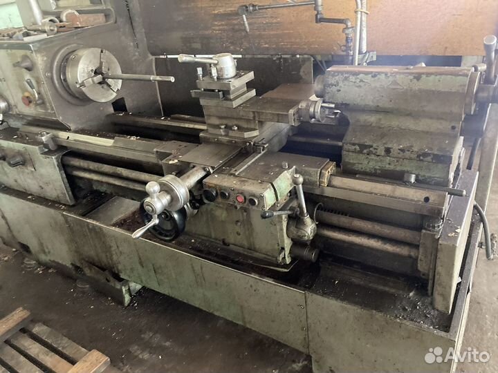 Токарно-винторезный станок 16д25 рмц1000