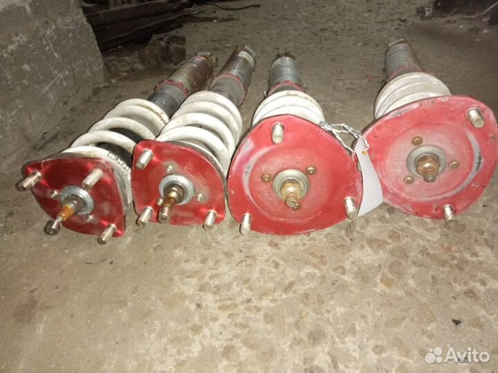 Стойка амортизатора HKS на Toyota Aristo JZS161 2J