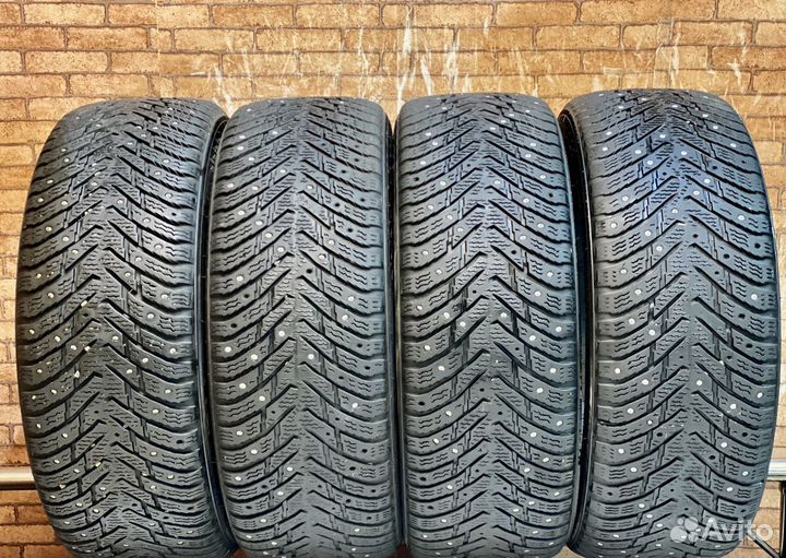 Nokian Tyres Hakkapeliitta 8 215/60 R16