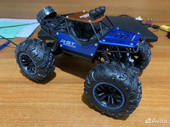 Машина на пульте управления внедорожник