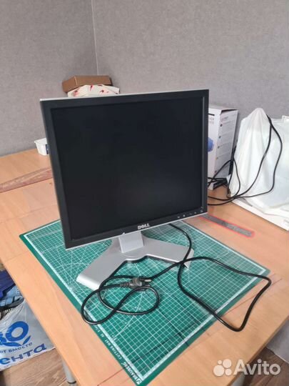 Монитор Dell 17