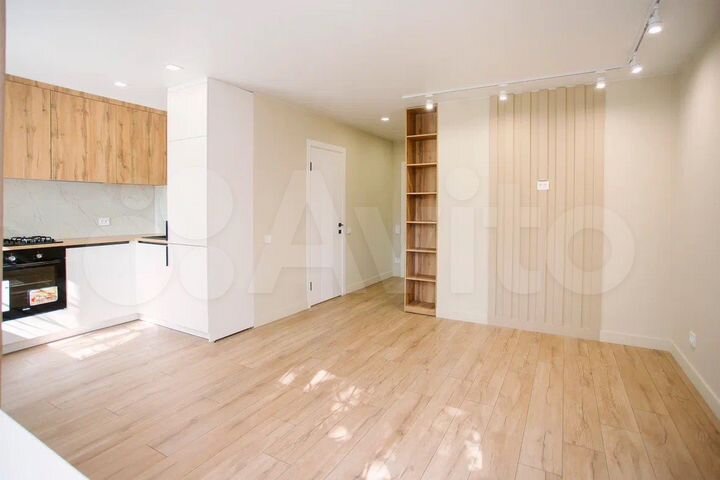 2-к. квартира, 43 м², 1/9 эт.