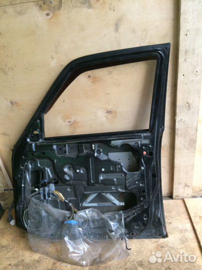Nissan Patrol Y61 Передняя Правая Дверь