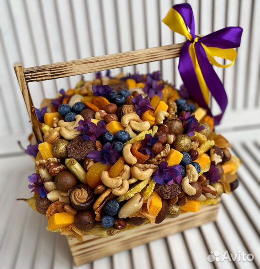 Букет из сухофруктов орехов