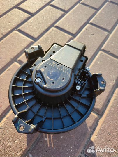 Мотор печки 2727008083 toyota pruis 30 левый руль