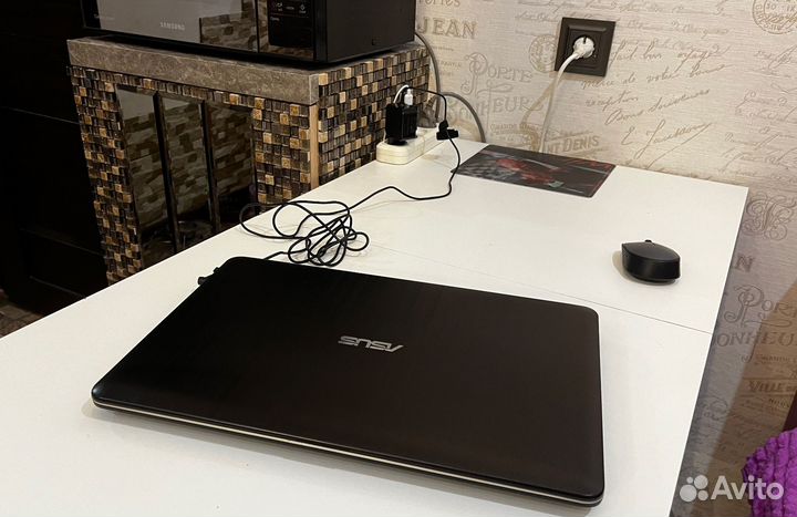 Почти новый на DDR4 8гб 500гб ноутбук Asus