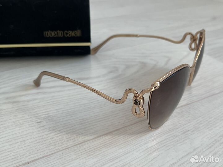 Солнцезащитные итальянские очки roberto cavalli
