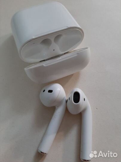 Беспроводные наушники apple airpods 1